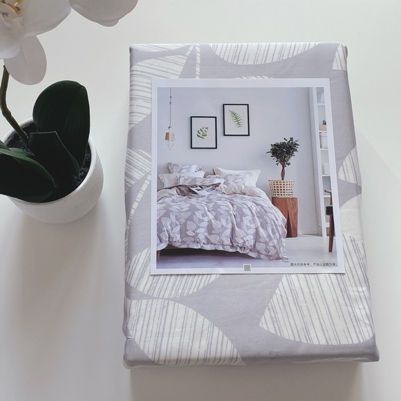 4PC Duvet Cover Set in Twin/Queen/King - Picture 2 of 3